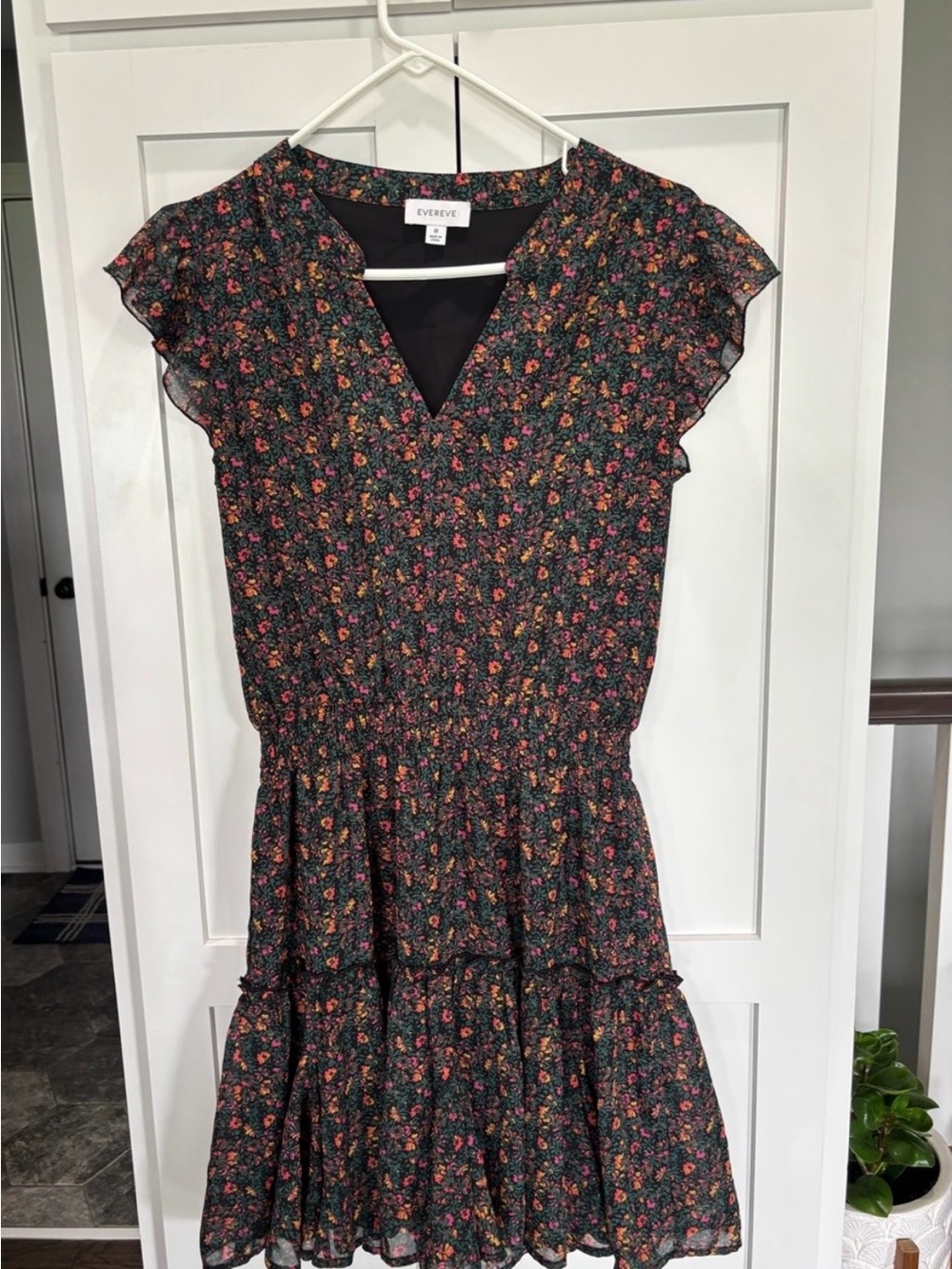⚡️Evereve Black Floral V-Neck Flutter-Sleeve Tiered Mini‎ Dress